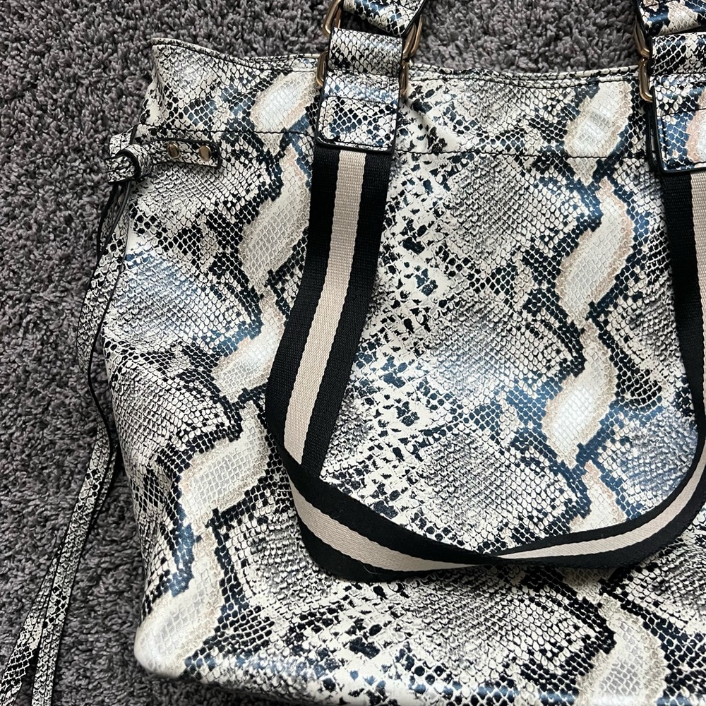 Ahdorned snake leather tote - Picture 3 of 9